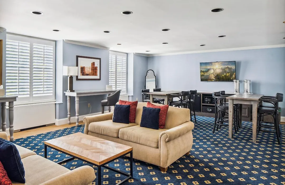 The Tidewater Inn-1